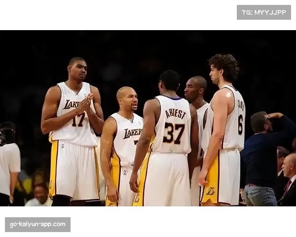 雷霆双塔阵容压制湖人 年轻球队阵型灵活性见效